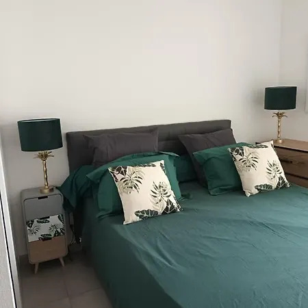 Superbe Et Parking Proche Du Centre Du Monde