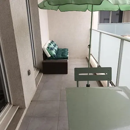 Superbe Et Parking Proche Du Centre Du Monde