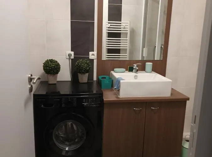 Superbe Et Parking Proche Du Centre Du Monde Perpignan